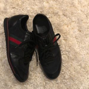 Like New!! Gucci Black leather with Red/Green shoe